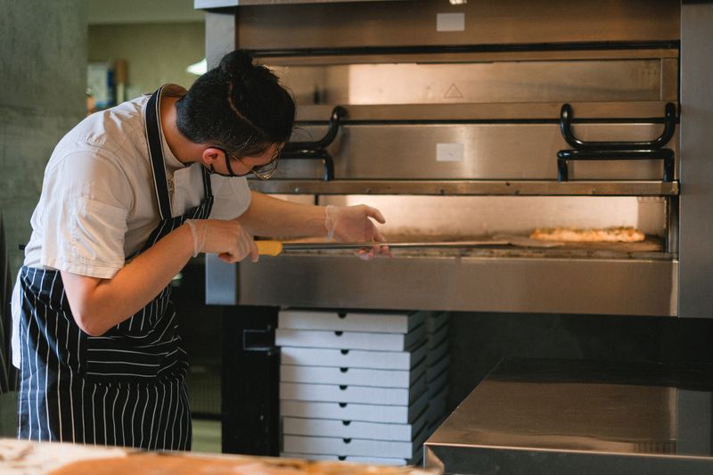 Pequod's pizza delivery — hot deep dish pizza ready to go